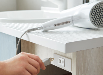 カウンター下のコンセント