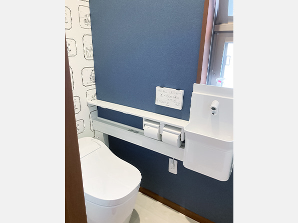 写真：便ぶたが閉じているトイレ『アラウーノ S160シリーズ』