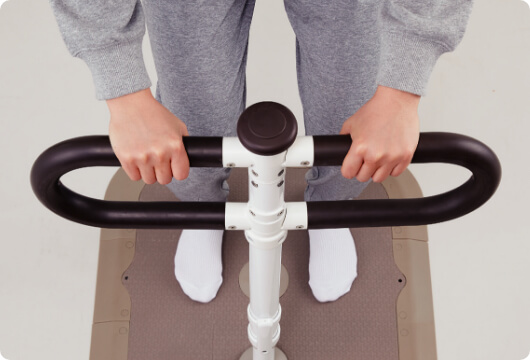 両手でもしっかり握りやすい