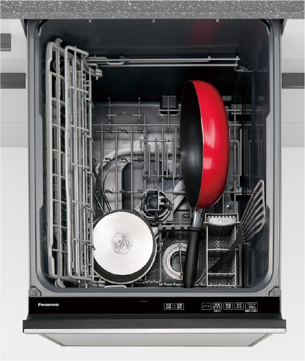 NP-45BD1S庫内俯瞰：調理器具（プライパン、小鍋、フライ返し）をセット