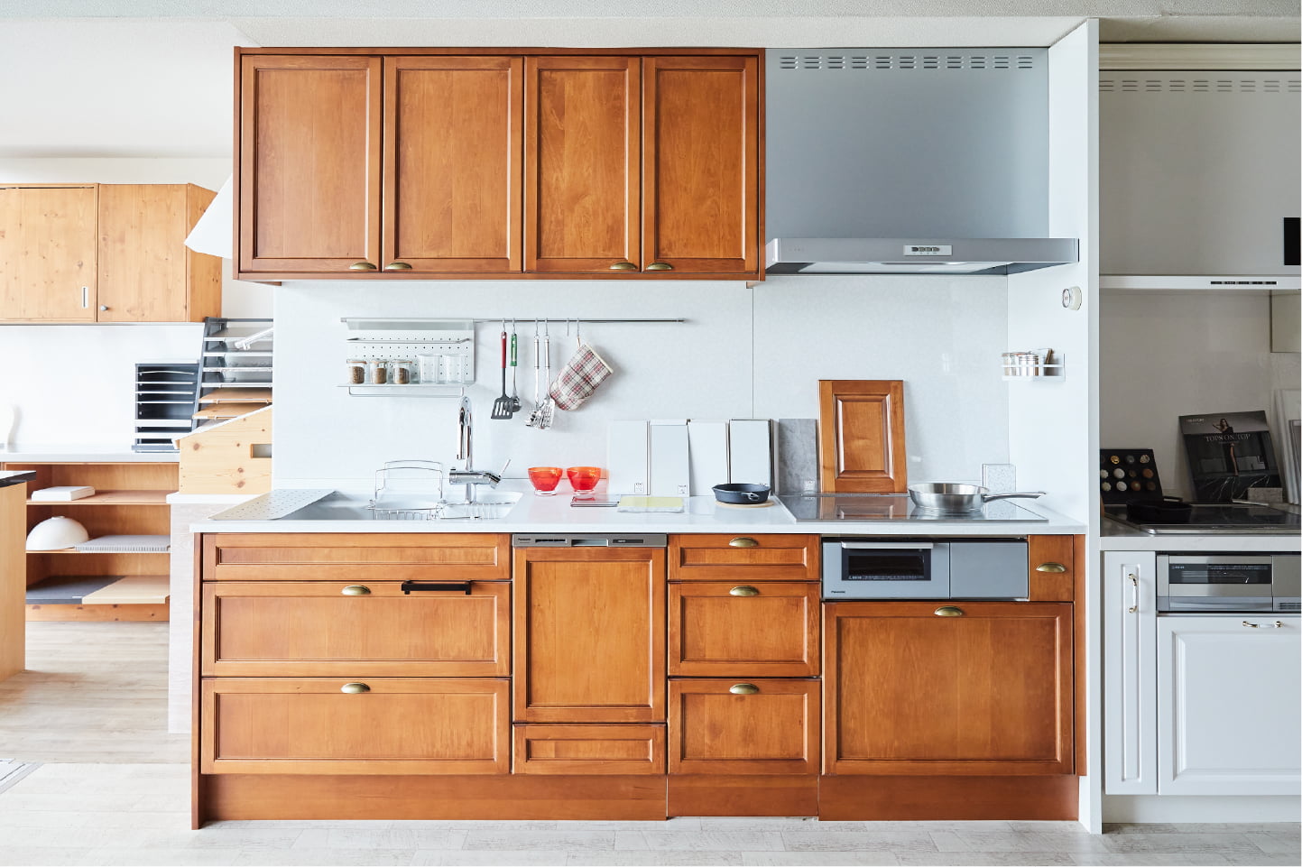 Wellkitシステムキッチン正面。