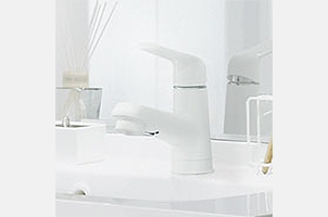 写真：洗面ドレッシングの水栓金具