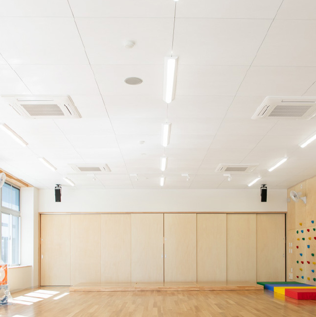 燃軽量天井材エアリライト　納入事例08