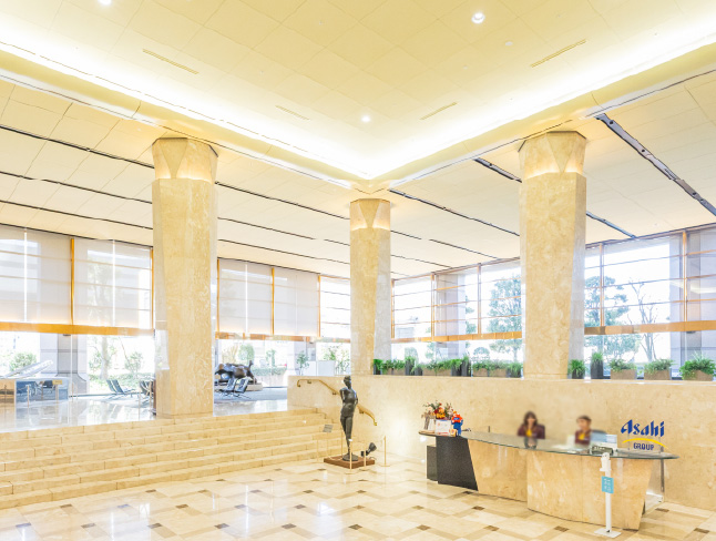 事務所・オフィス　アサヒグループ本社ビル エントランスホール　エアリライトスクエアタイプ事例