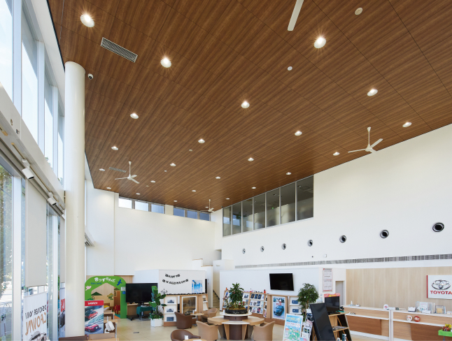 商業施設　トヨタモビリティ東京株式会社 練馬高野台店　エアリライトスクエアタイプ事例