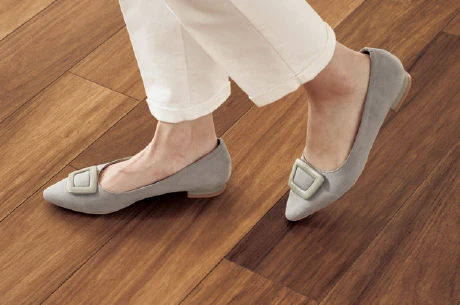 摩耗に強いので、土足使用でも傷つきにくい