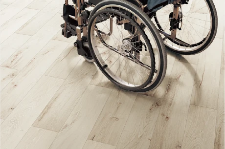 車椅子のゴムの汚れや、キャスター傷がつきにくく、汚れが取れやすい。