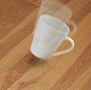 カップ、スプーンなどの食器の落下によるへこみが付きにくい床材です。