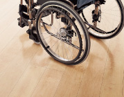 汚れや傷に強い床材です。車椅子の使用にも耐えられます。