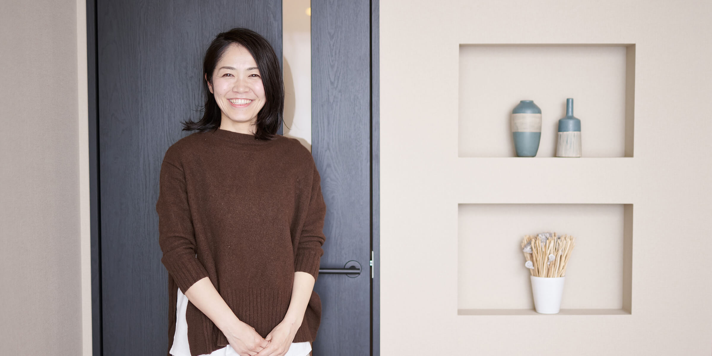 シックであたたかみのある、ブラックオーク空間へ