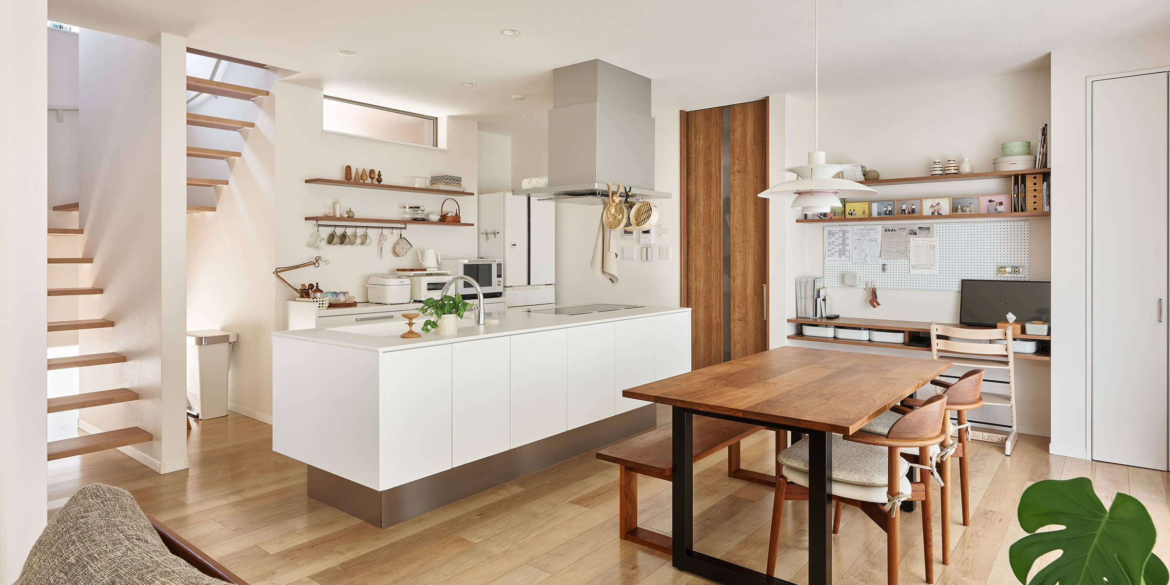 アイランドキッチンから広がる家族の景色