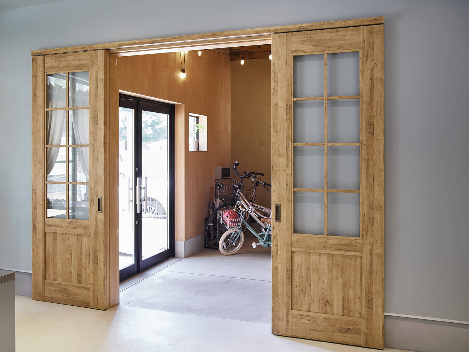 ◇昭和レトロ コーナー収納 角 ガラス窓 日本家具 木材 シルバー