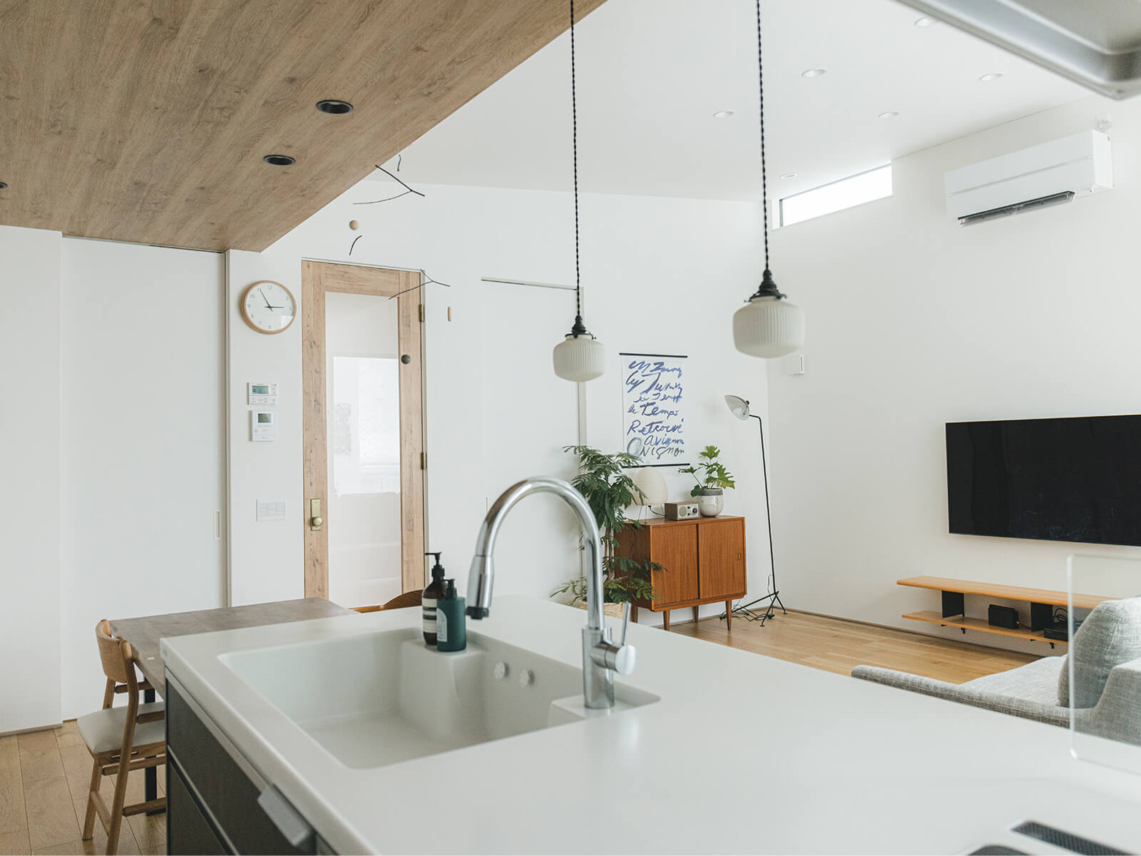 シンプルな空間に、透明感を