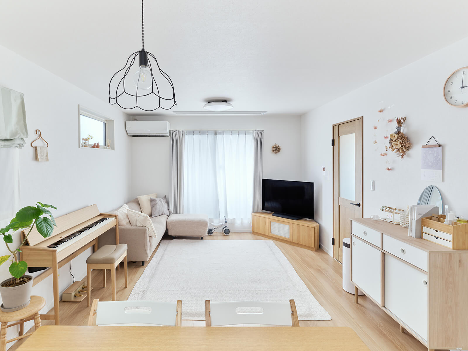 やさしい淡色コーデ