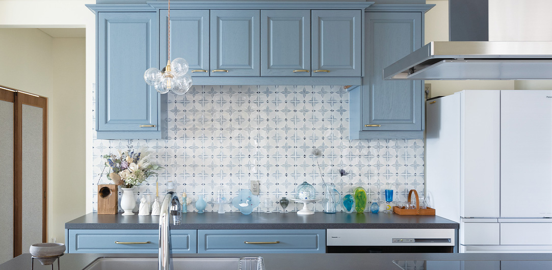 写真：Case 02 カラーオーダーで自分好みのキッチン扉を作成