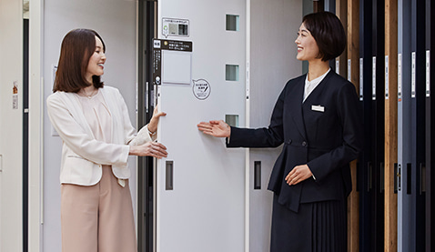 画像：内装ドアは約800種類。お気に入りドアを見つけましょう
