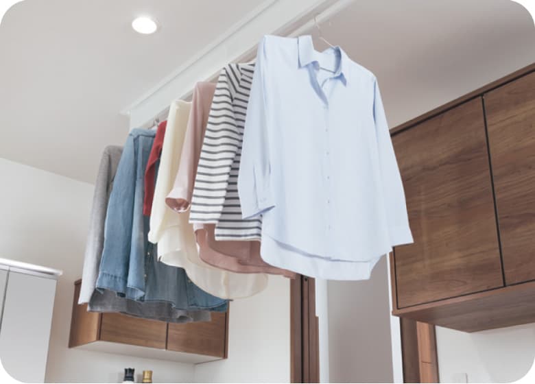 干した洗濯物は天井近くへ