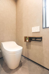 グレージュの優しいトイレ空間​