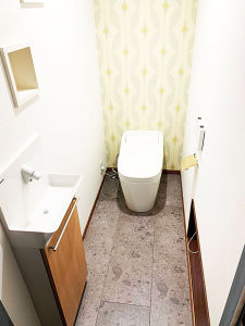 明るい理由は足元の窓にあり