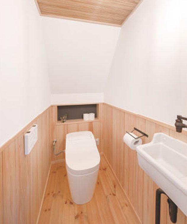 白×木目のモダンスタイルトイレ空間