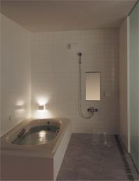 比較写真：照明を変えた浴室