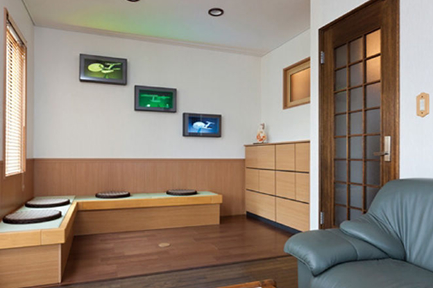 不便な「開かずの間」が、明るい多目的空間に変身