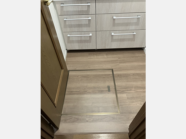 写真：フローリング『 USUI-TA［ウスイータ］』