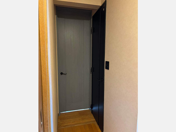 写真：内装ドア①『ベリティス』