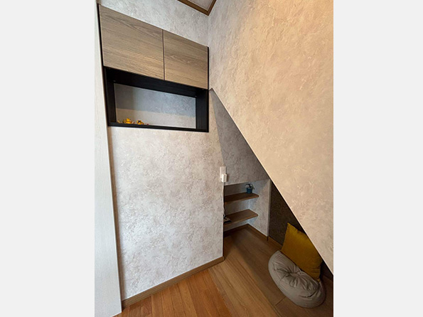 写真：階段下_ヌック