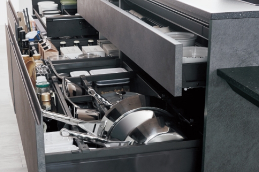 整理がしやすく、食器や調理器具もバッチリ収納