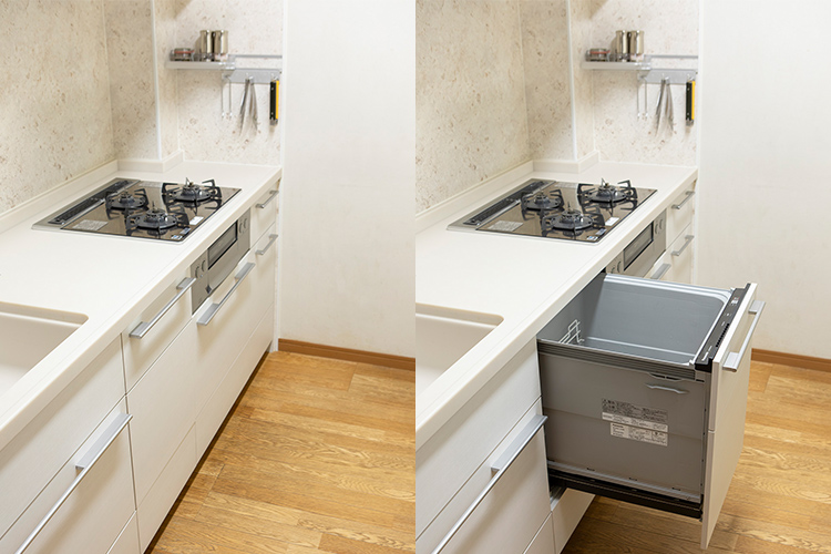 写真：ビルトインタイプの食器洗い乾燥機。オープン時と収納時の比較