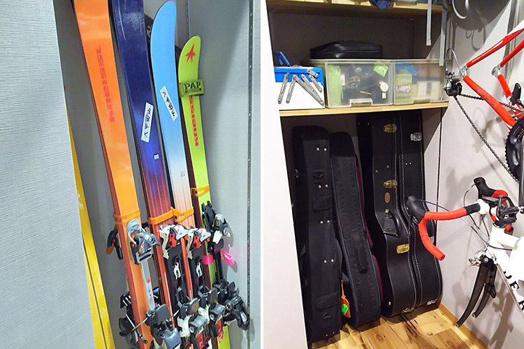 写真：スキー板とギターがそれぞれ縦置きで収納されている
