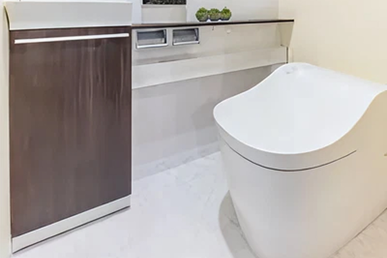 手洗いも自動水栓の快適トイレ