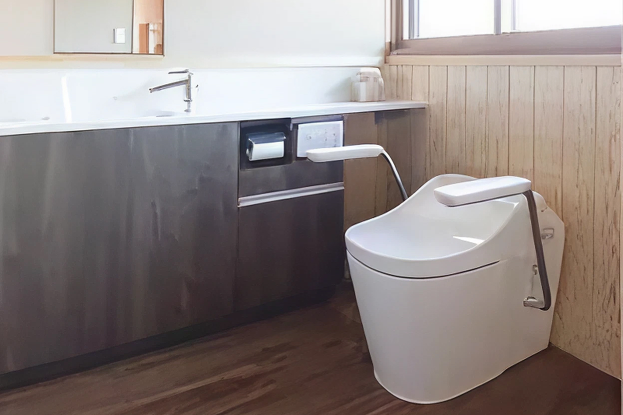 深い木目が落ち着いた空間のカギ