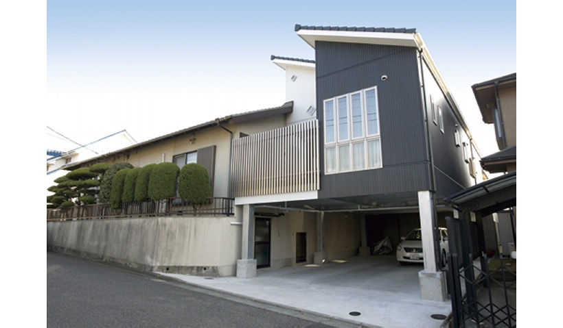 外装 屋根 娘夫婦との同居のため 車庫上に新居を増築 木と白い空間のハーモニー 09年度リファイン大賞 テーマ部門 全国優秀賞 リフォーム事例1000 Panasonic