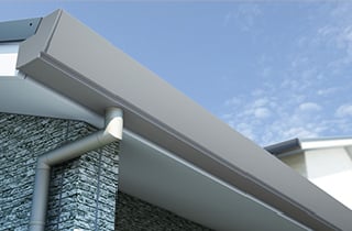 過酷な気象に耐える雨とい「アイアン」