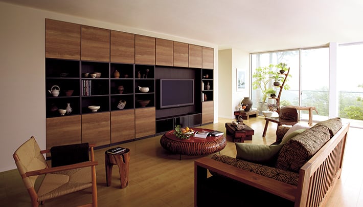 壁面固定で耐震性に配慮した収納「キュビオス」