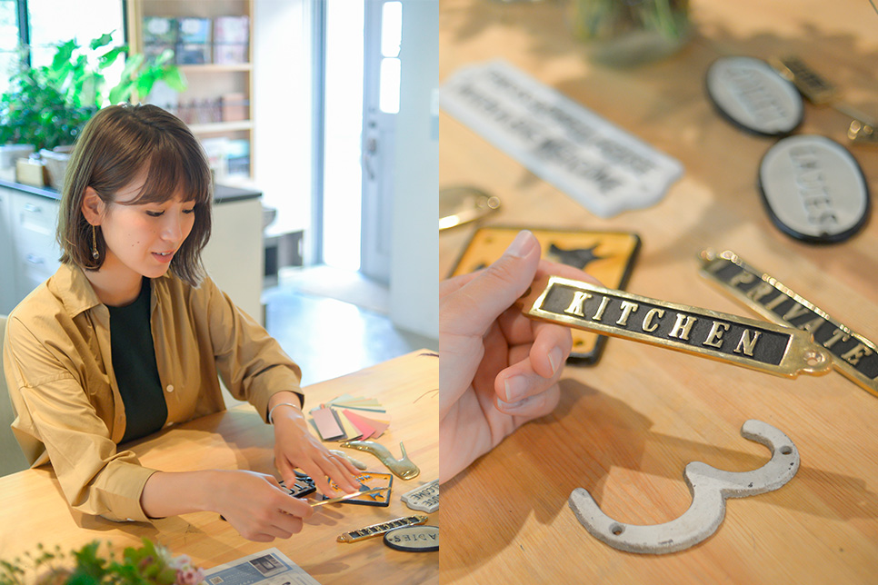 プレートを手に取る村上さん