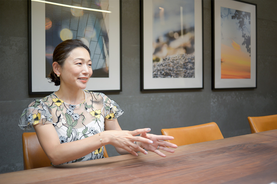 インタビューに答える黒沢さん②