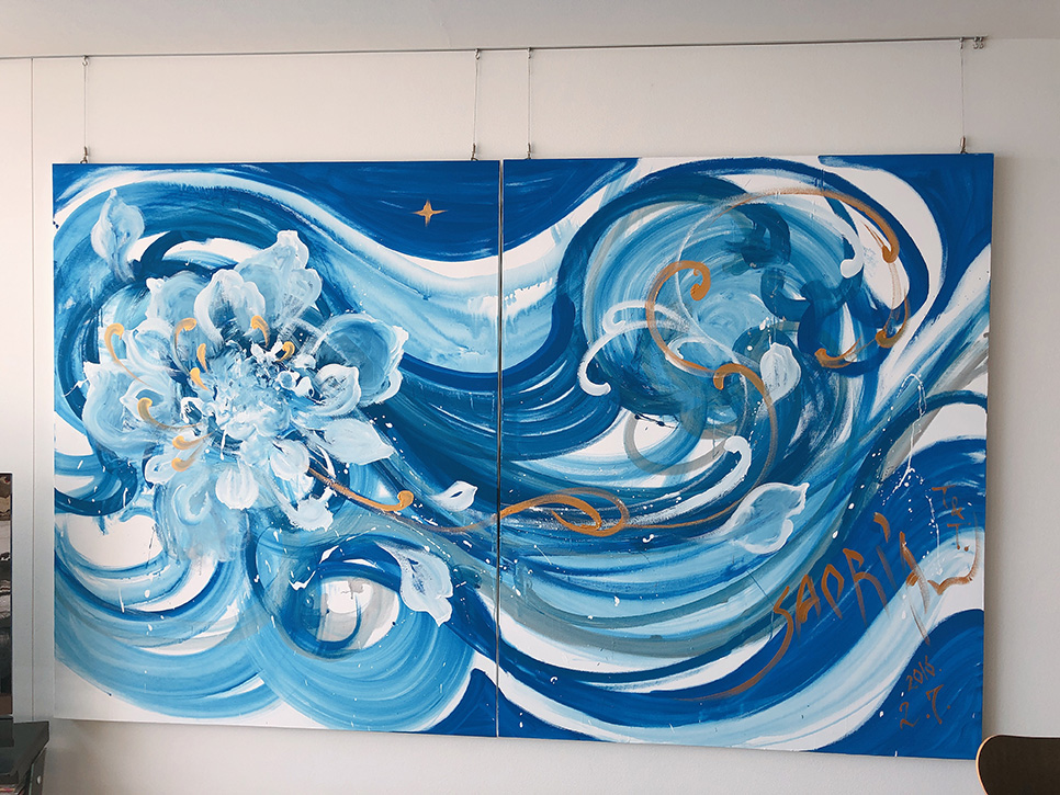 黒沢さんのご自宅リビングを彩る絵画