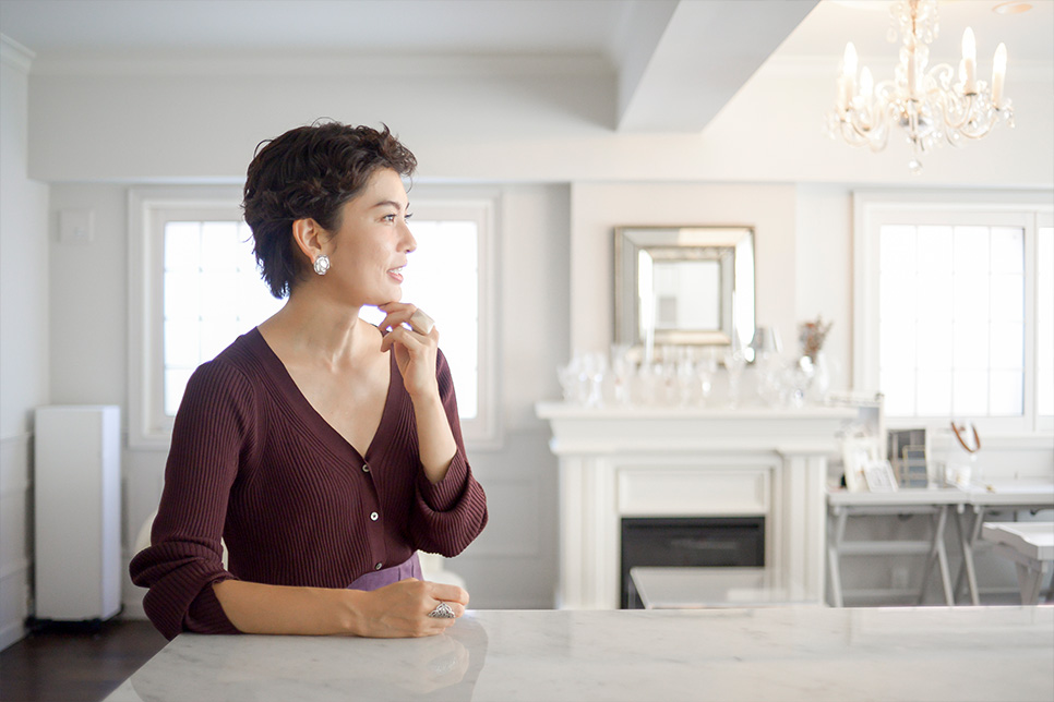 インタビューに答える白澤さん①