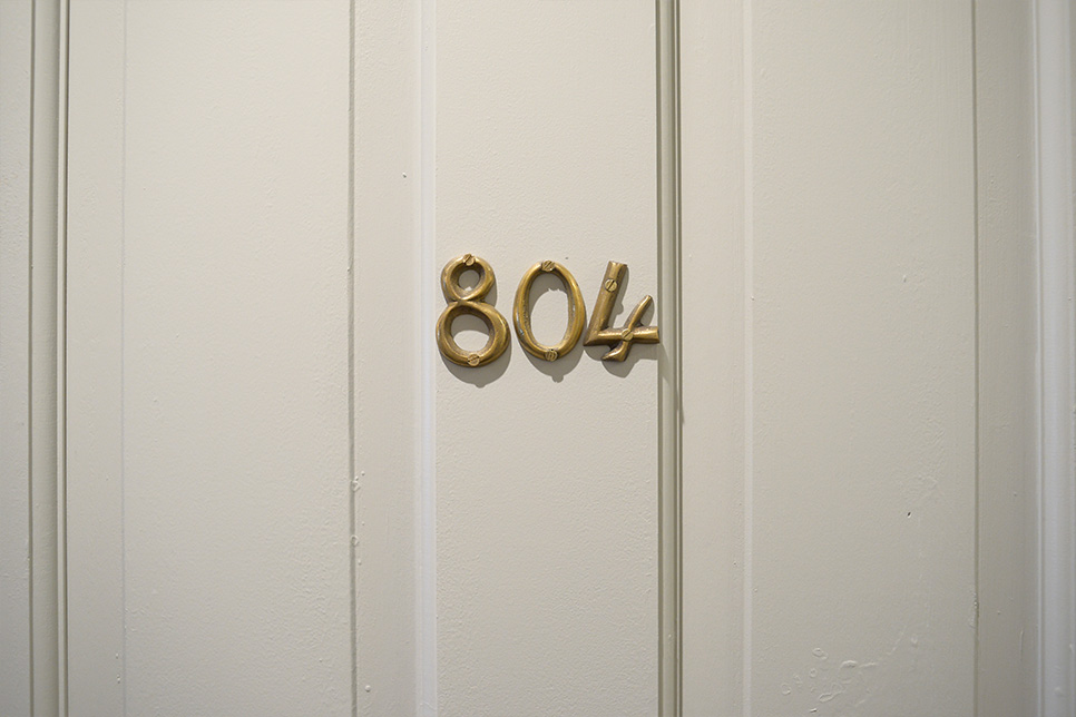 皆の手でペイントしたドア