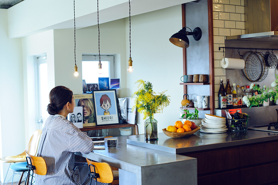 カウンターつきのキッチン