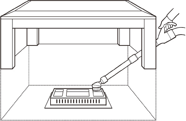 イラスト：堀座卓の足元のヒーターユニットを掃除する様子